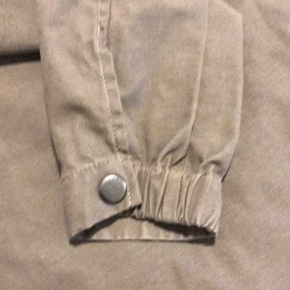 Volcom Boy’s Lightweight Full Front Zip CLosure - Picture 7 of 8